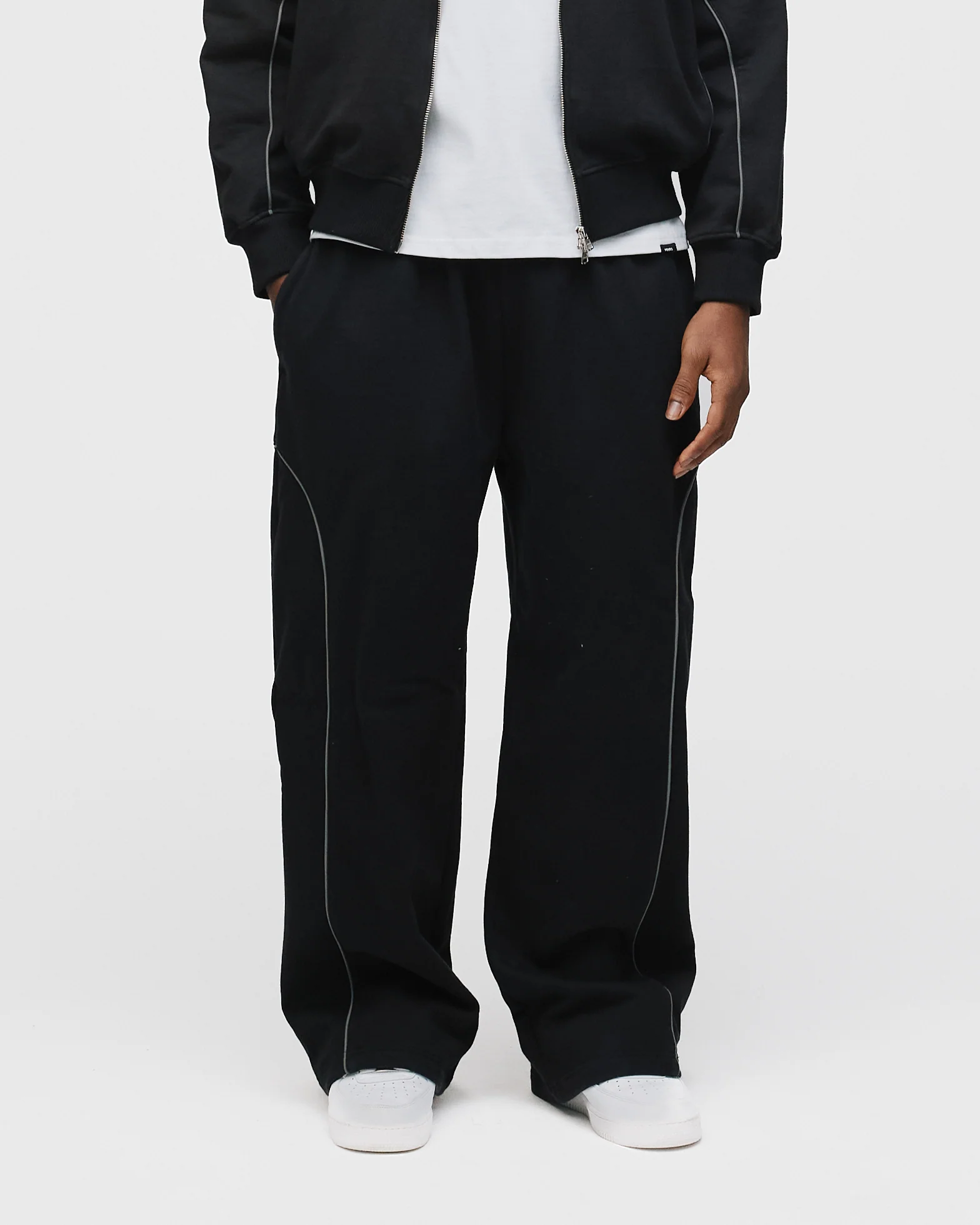 Arc Baggy Sweatpants - Black - Image 3