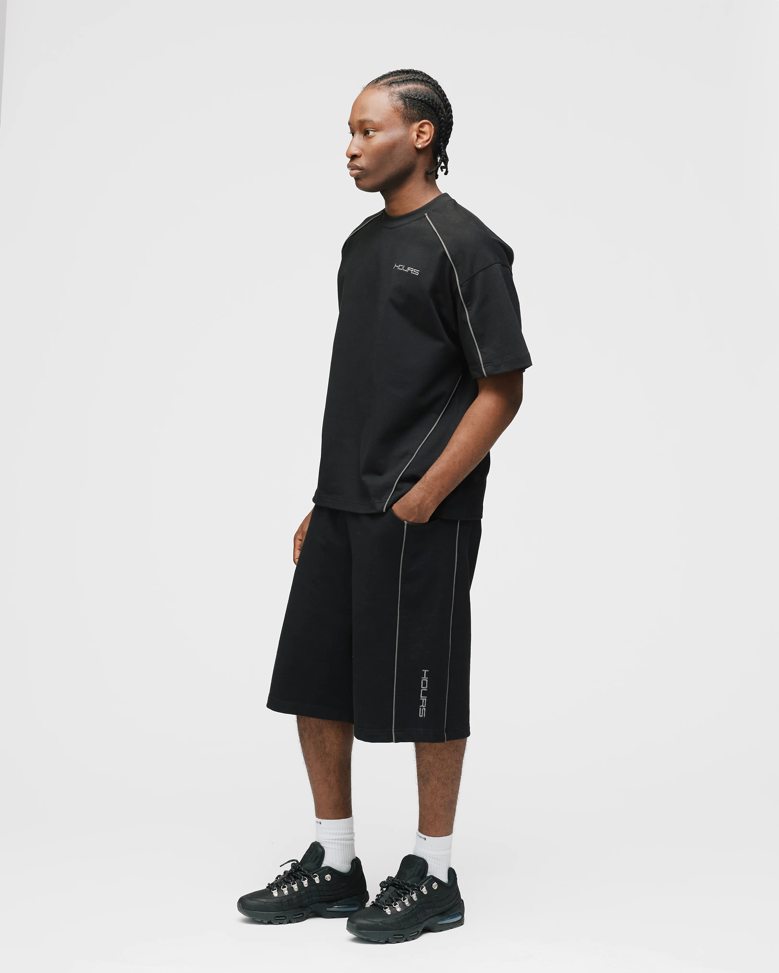 Arc Baggy Sweatshorts - Black - Image 5